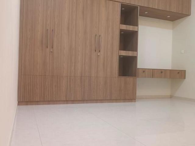 Rental | 3 BHK 2100 Sq.Ft. Apartment in Shanthi Apartments