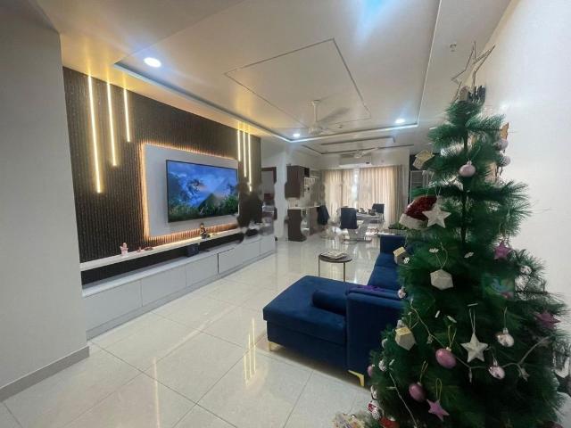 Rental | 3 BHK 2130 Sq.Ft. Apartment in Poulomi Avante