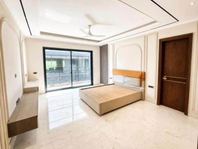 Rental | 3 BHK + 2282 Sq.Ft. Apartment in DLF One Midtown