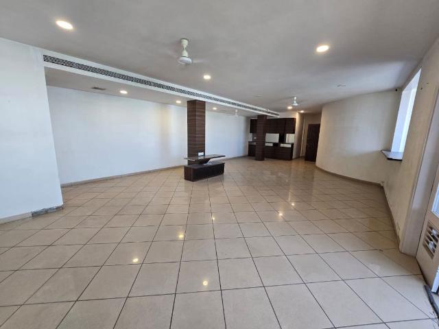 Rental | 3 BHK 2200 Sq.Ft. Apartment in Churchgate