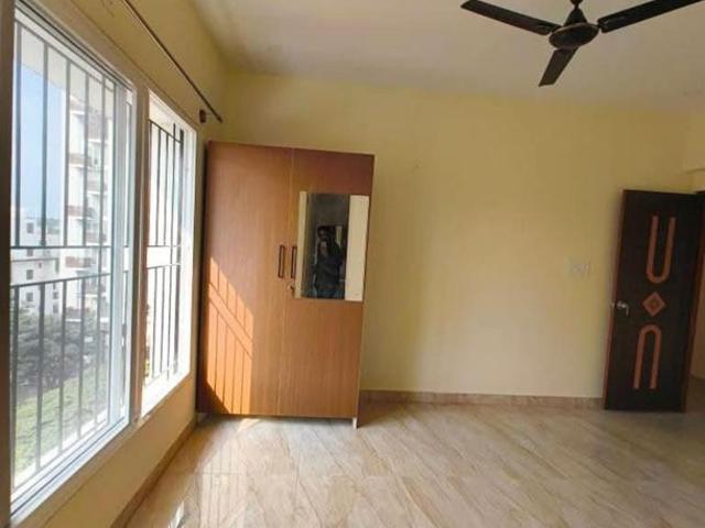 Rental | 3 BHK + 2200 Sq.Ft. Apartment in Shree Lakshmi Grand