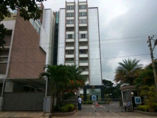 Rental | 3 BHK + 2200 Sq.Ft. Apartment in Vaishnavi Splendour