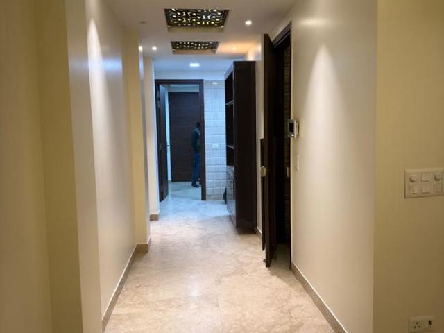 Rental | 3 BHK 235 Sq.Yd. Apartment in Chittaranjan Park