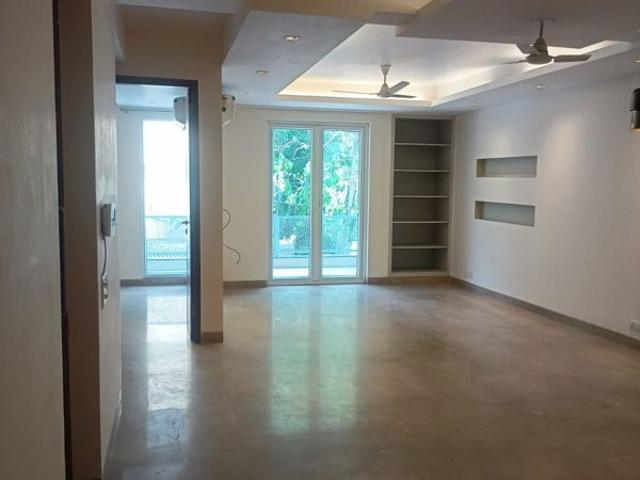 Rental | 3 BHK 2300 Sq.Ft. Apartment in Chittaranjan Park