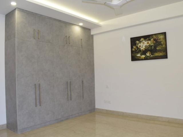 Rental | 3 BHK 2350 Sq.Ft. Apartment in Ram Shanti Apartment