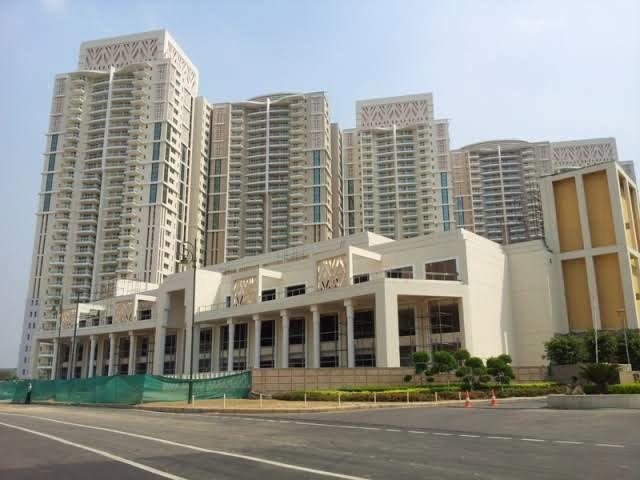 Rental | 3 BHK + 2329 Sq.Ft. Apartment in DLF Park Place