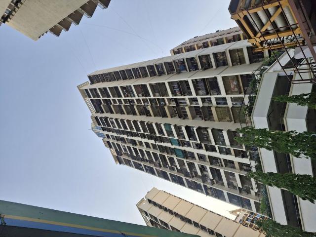 Rental | 3 BHK 2400 Sq.Ft. Apartment in Neelkanth Heights