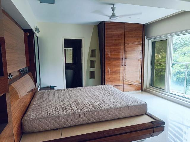 Rental | 3 BHK 2400 Sq.Ft. Apartment in Vijay Golden Peak