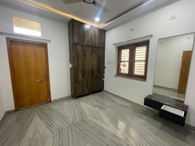 Rental | 3 BHK 2438 Sq.Ft. Apartment in Devashree Mansion