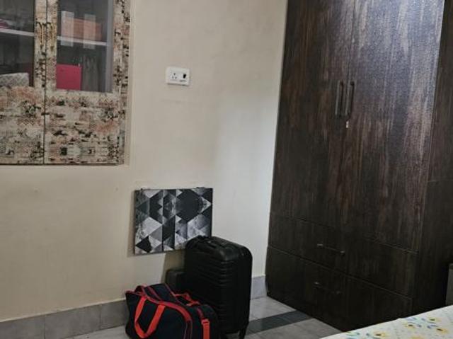 Rental | 3 BHK + 2500 Sq.Ft. Apartment in Arun Vihar Sector 37