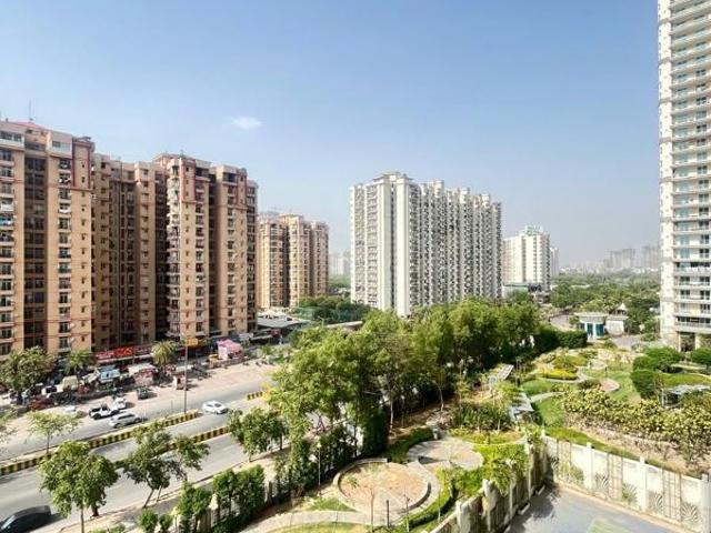 Rental | 3 BHK + 2500 Sq.Ft. Apartment in Mahagun Mezzaria