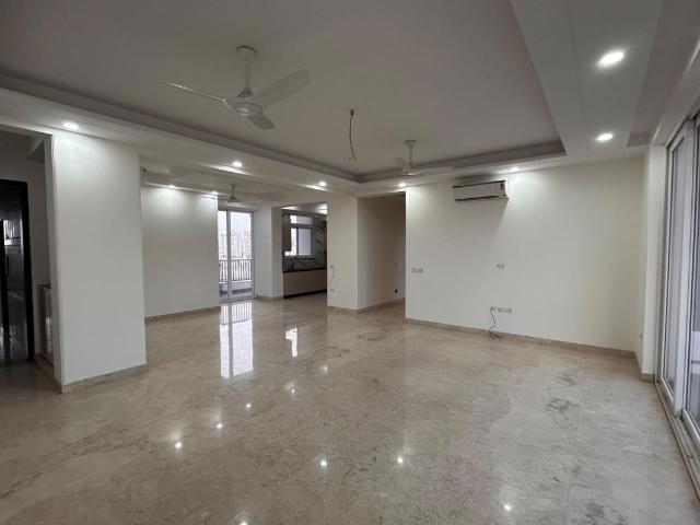 Rental | 3 BHK 2500 Sq.Ft. Apartment in Sector 52