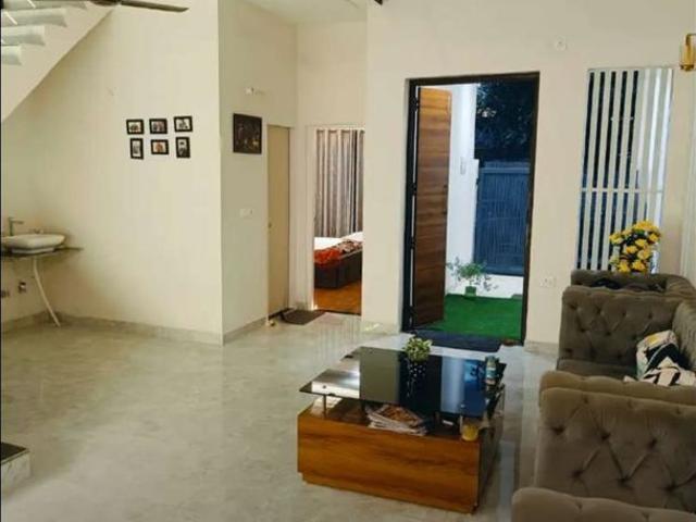 Rental | 3 BHK 2500 Sq.Ft. Independent House in Gomti Nagar