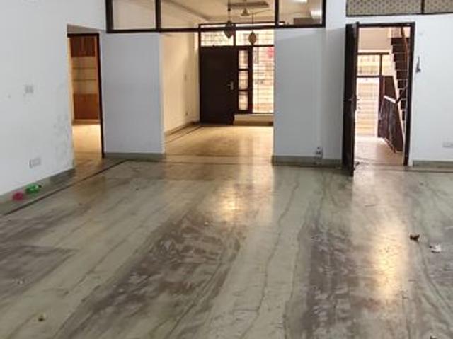 Rental | 3 BHK 250 Sq.Mt. Independent House in RWA Apartments Sector 50