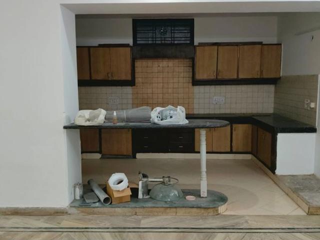 Rental | 3 BHK 250 Sq.Mt. Independent House in RWA Apartments Sector 92