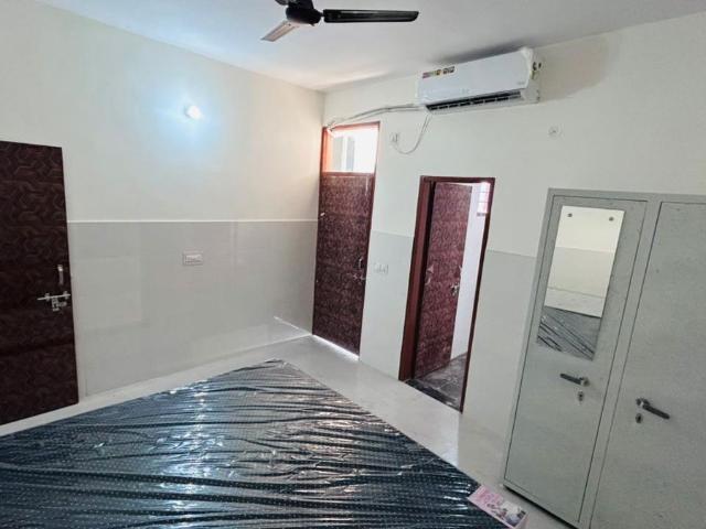 Rental | 3 BHK 250 Sq.Yd. Apartment in Purvanchal Saket Dham Apartments