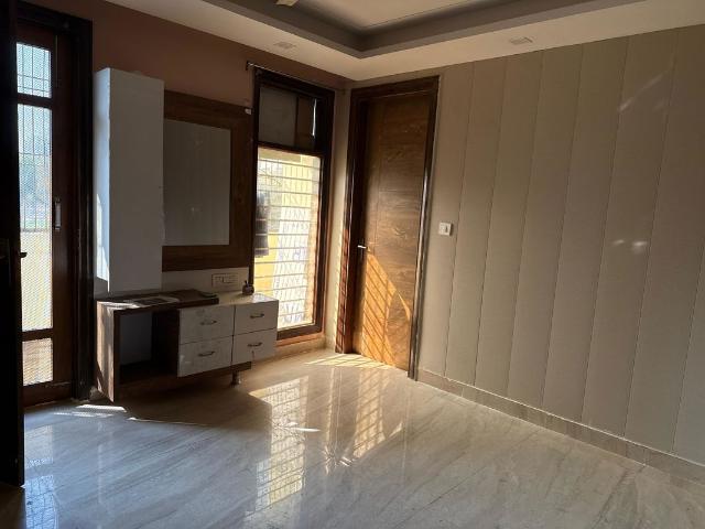 Rental | 3 BHK + 250 Sq.Yd. Apartment in SRS Pearl Floors