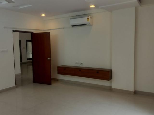Rental | 3 BHK + 2600 Sq.Ft. Apartment in Journalist Colony