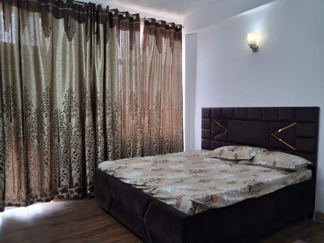 Rental | 3 BHK 2600 Sq.Ft. Apartment in Sector 85
