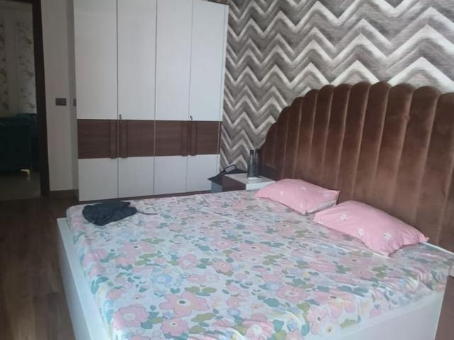 Rental | 3 BHK + 2700 Sq.Ft. Apartment in Ansal Esencia Amara Villas