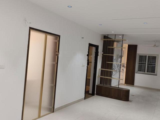 Rental | 3 BHK 2700 Sq.Ft. Apartment in RNP 1