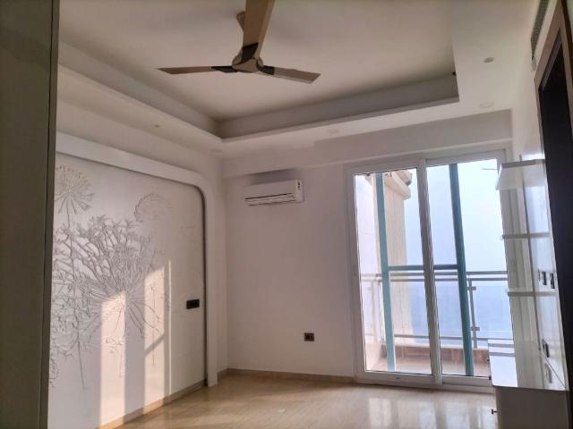 Rental | 3 BHK + 3070 Sq.Ft. Apartment in Mahagun Mezzaria
