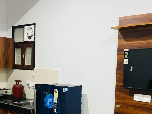 Rental | 3 BHK 300 Sq.Yd. Apartment in Devika Sadar Bazaar