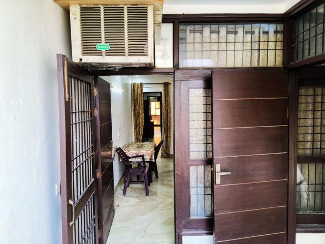Rental | 3 BHK 300 Sq.Yd. Apartment in East Of Kailash