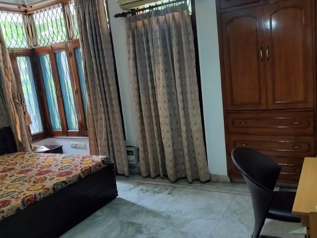 Rental | 3 BHK 300 Sq.Yd. Apartment in Sector 6