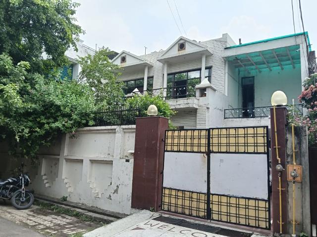 Rental | 3 BHK + 3200 Sq.Ft. Villa in R Square Gomti Nagar