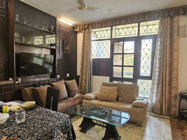 Rental | 3 BHK 3500 Sq.Ft. Apartment in Chittaranjan Park