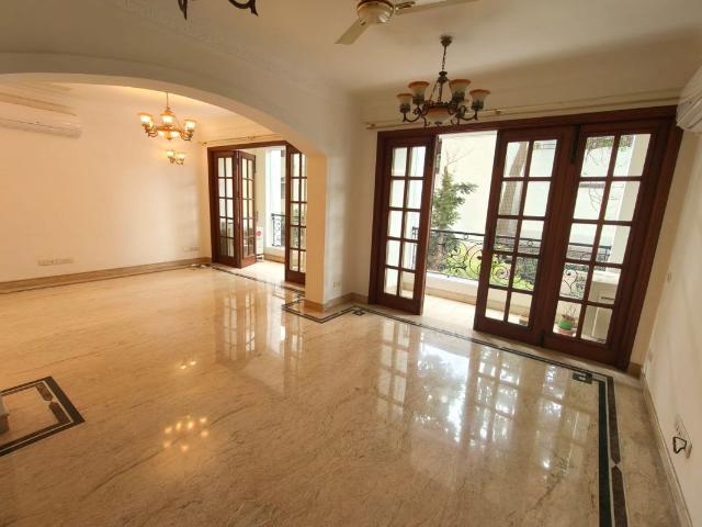 Rental | 3 BHK 3509 Sq.Ft. Apartment in Regency Heights Frazer Town