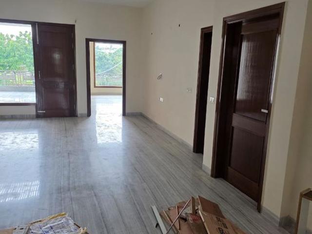 Rental | 3 BHK + 350 Sq.Yd. Independent House in DLF Central Square