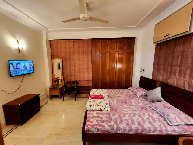 Rental | 3 BHK 360 Sq.Yd. Apartment in Sarita Vihar