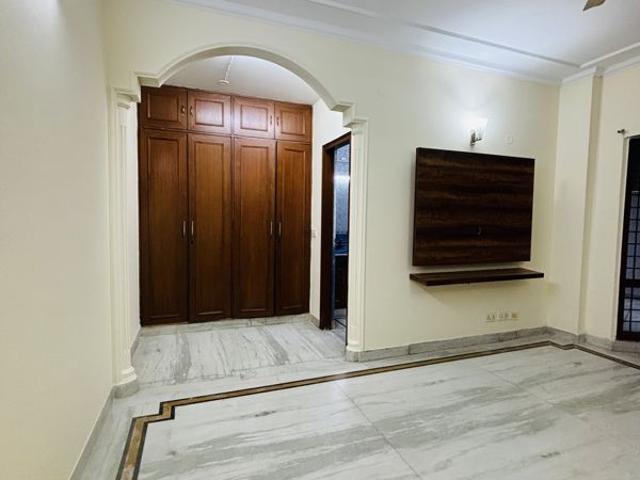 Rental | 3 BHK 4500 Sq.Ft. Independent House in DLF Phase I