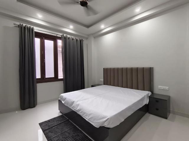 Rental | 3 BHK 500 Sq.Yd. Apartment in DLF Express Greens