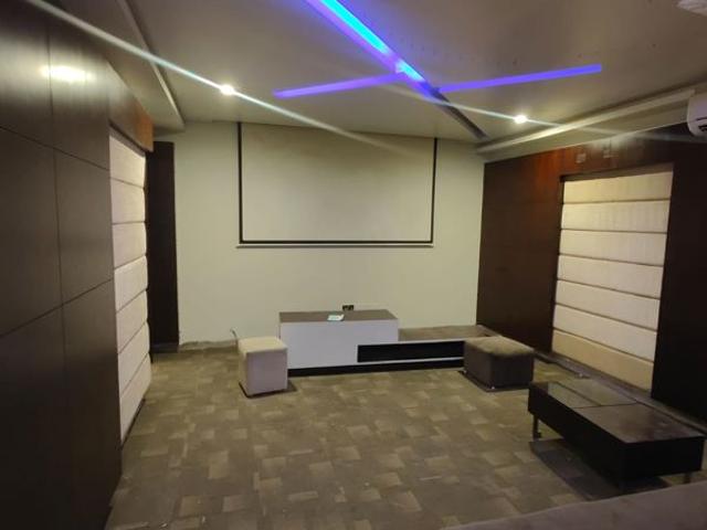 Rental | 3 BHK + 8000 Sq.Ft. Penthouse in Frazer Town