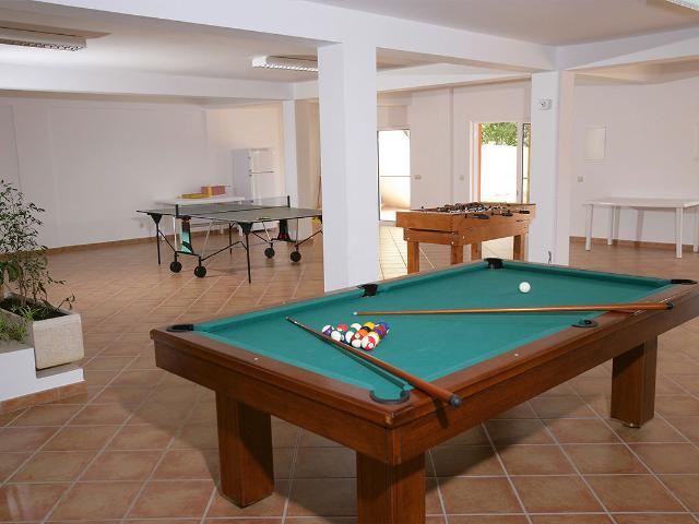 Rental | 3 BHK + 800 Sq.Ft. Apartment in Rustomjee Bella Phase 1