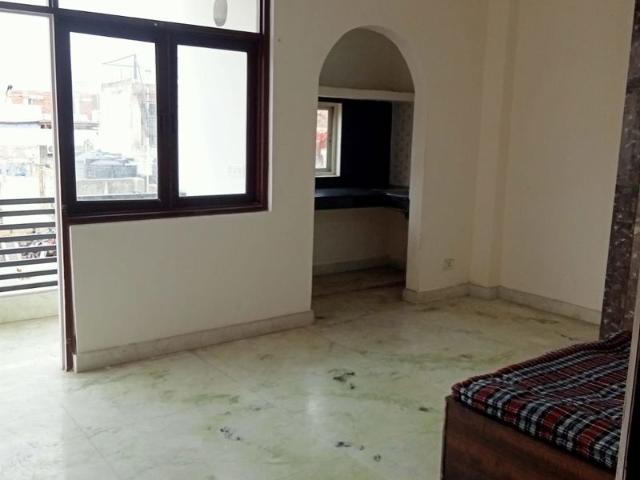Rental | 3 BHK 900 Sq.Ft. Apartment in Adchini