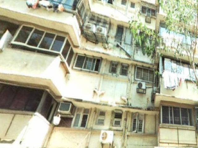 Rental | 3 BHK 900 Sq.Ft. Apartment in Navyug Mansion