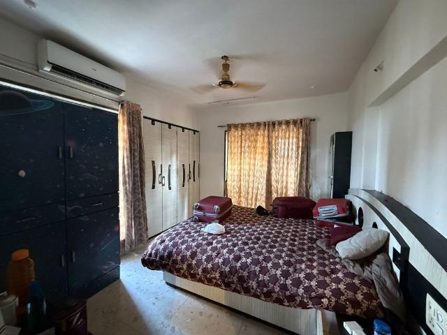 Rental | 3 BHK + 900 Sq.Ft. Apartment in Swastik Regalia