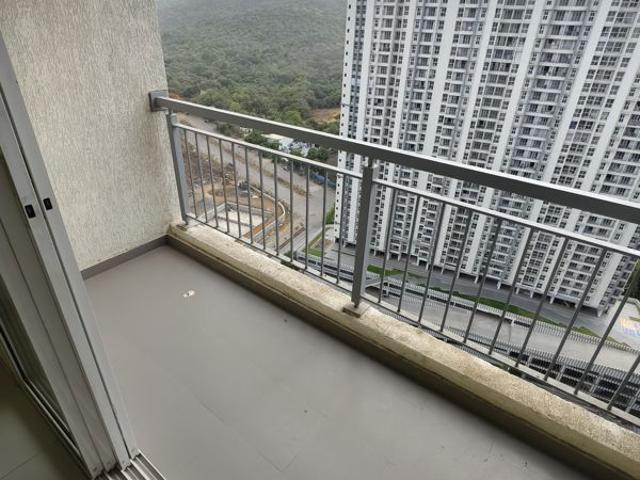 Rental | 3 BHK 920 Sq.Ft. Apartment in Godrej Emerald