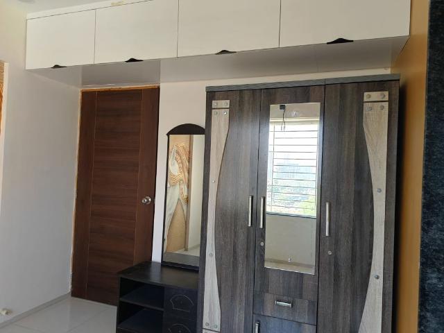 Rental | 3 BHK + 920 Sq.Ft. Apartment in Kunal Iconia