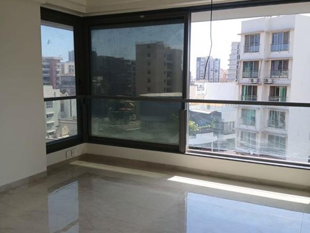 Rental | 3 BHK 950 Sq.Ft. Apartment in Crest Link