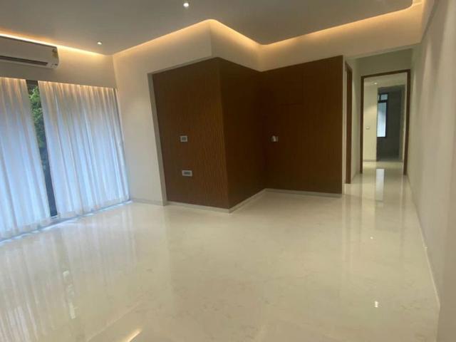 Rental | 3 BHK + 962 Sq.Ft. Apartment in Varuna Vasundhara Apartment