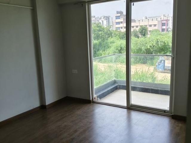 Rental | 3 BHK + Basement 1300 Sq.Ft. Apartment in Signature Global City