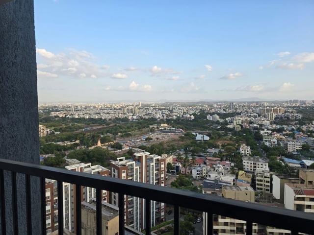 Rental | 3 BHK + Basement 1500 Sq.Ft. Apartment in Majestique Signature Towers