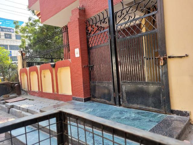 Rental | 3 BHK + Basement 325 Sq.Yd. Villa in Defence Colony