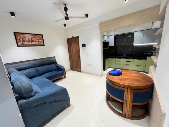 Rental | 3 BHK + Basement,Store Room 1600 Sq.Ft. Apartment in Kumar Peninsula