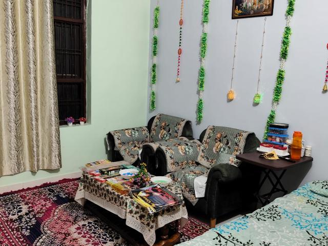 Rental | 3 BHK + Extra Room 1000 Sq.Ft. Independent House in Chinhat
